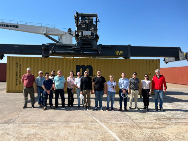 Profesionales matriculados del Consejo Profesional de Ingeniería de Misiones CPIM, realizaron una visita de obra en el puerto de Posadas.